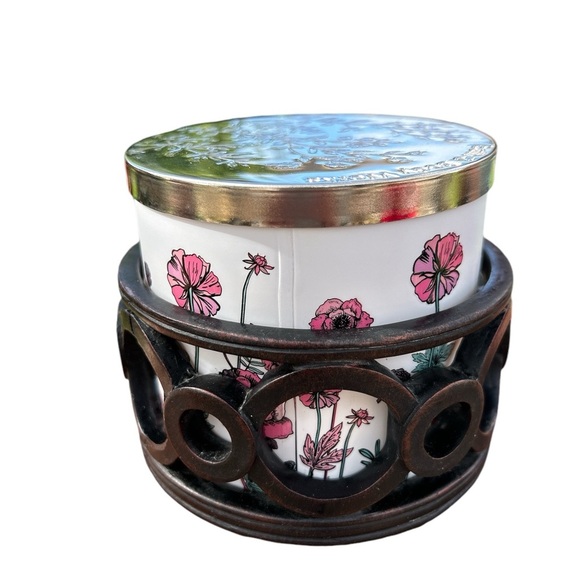 Bath and Body Works‎ Strawberry Pound Cake 3 Wick Candle 14.5 oz With Holder - Picture 3 of 5